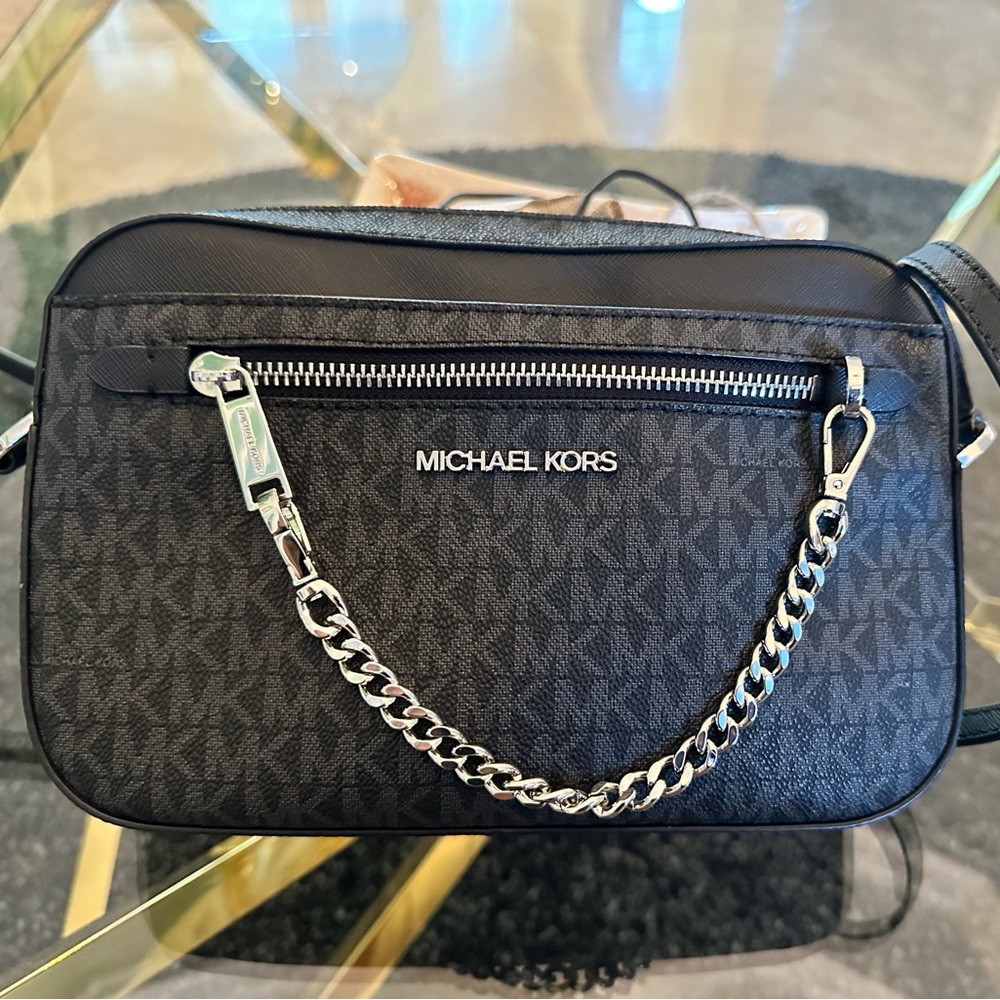 Black Michael Kors bag barely used very new looking,